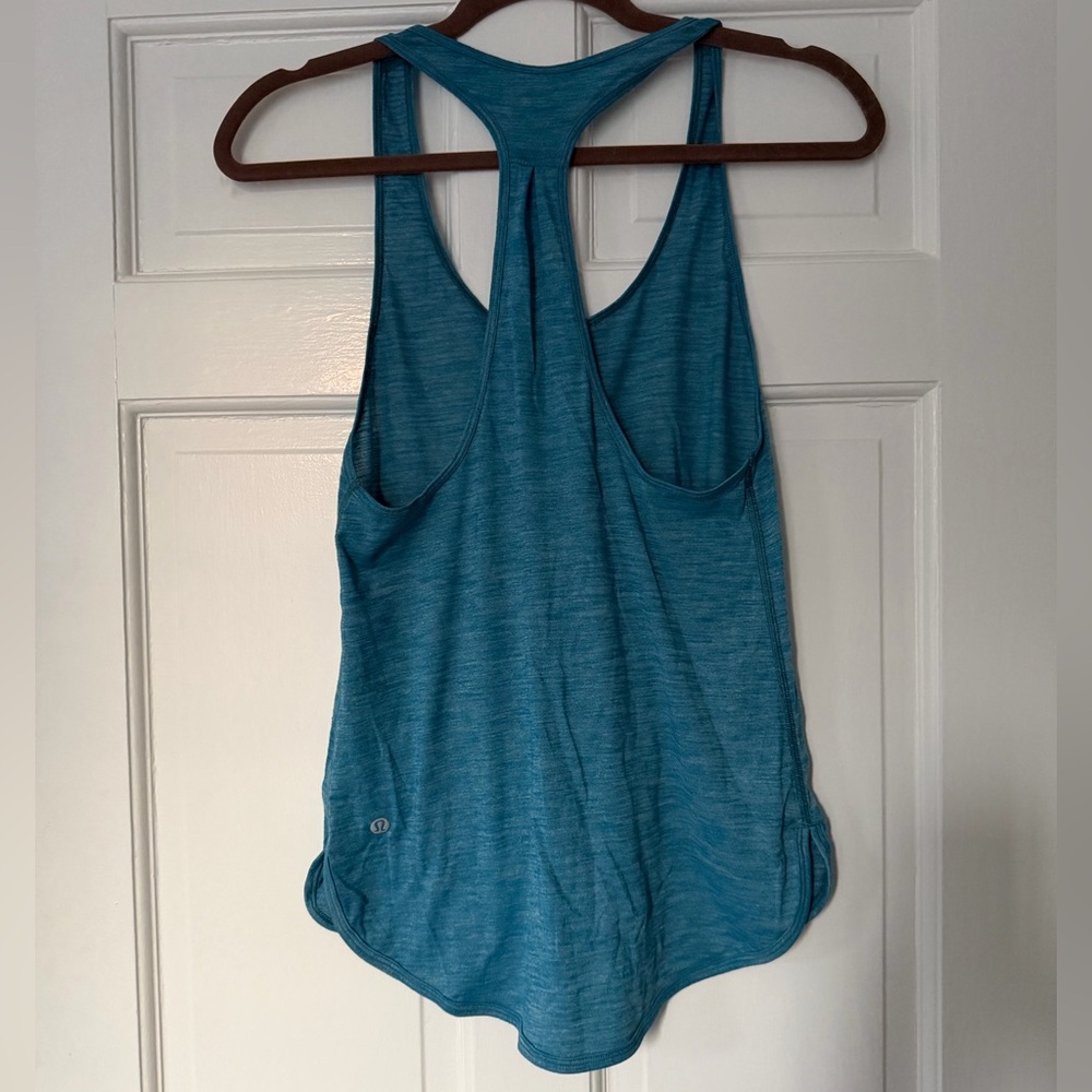 Lululemon workout top - Picture 2 of 3